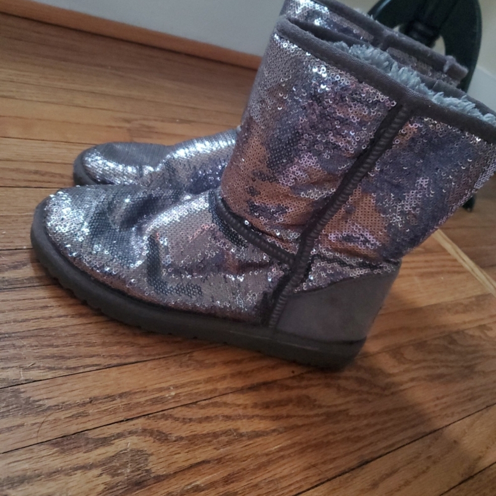 Sparkly Sequin UGG BOOTS size 9